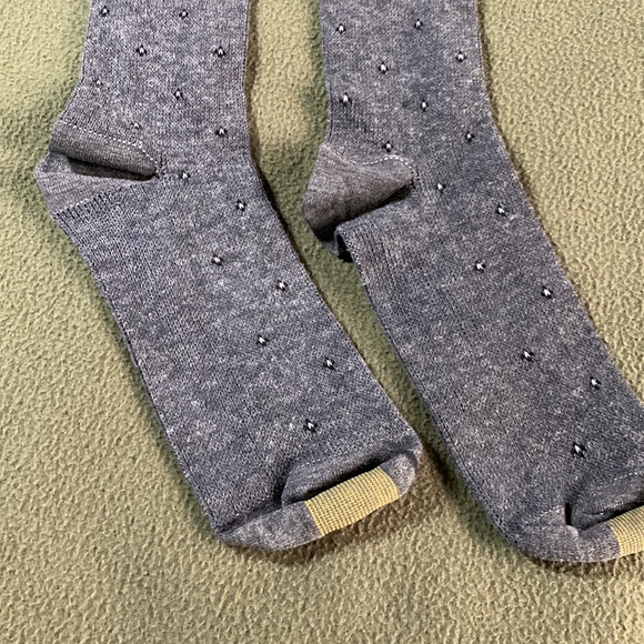Lot of 5 Men’s dress socks.  2 brown 1 black Dockers, 1gray Gold Toe, 1 black - Picture 7 of 16